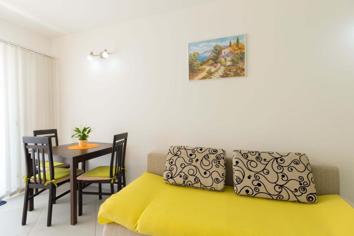 Mandy Apartment