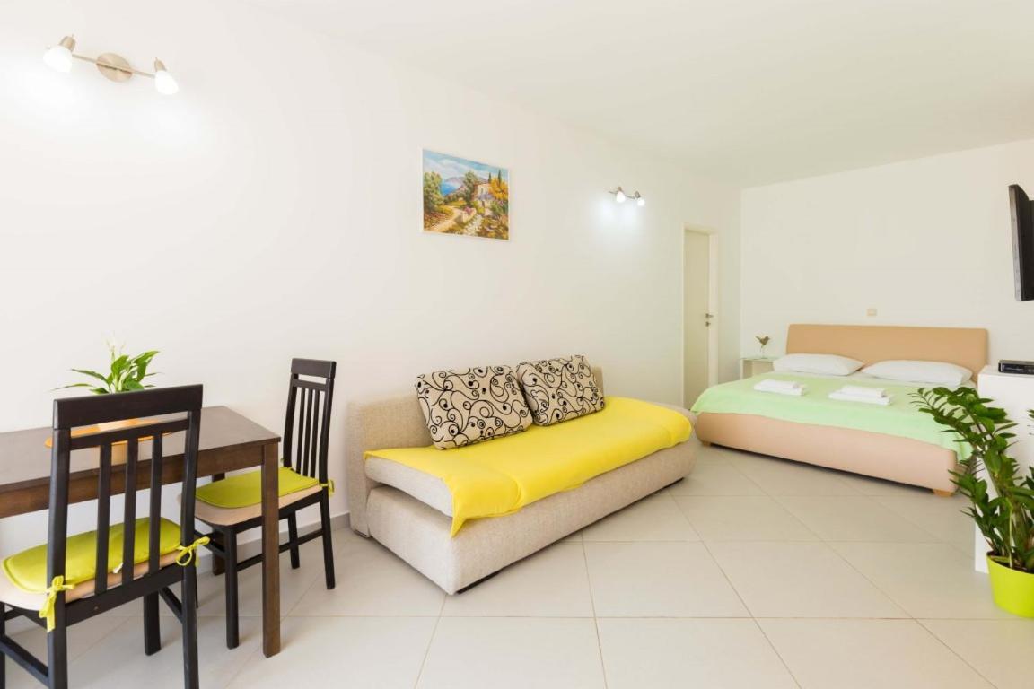 Mandy Apartment *
